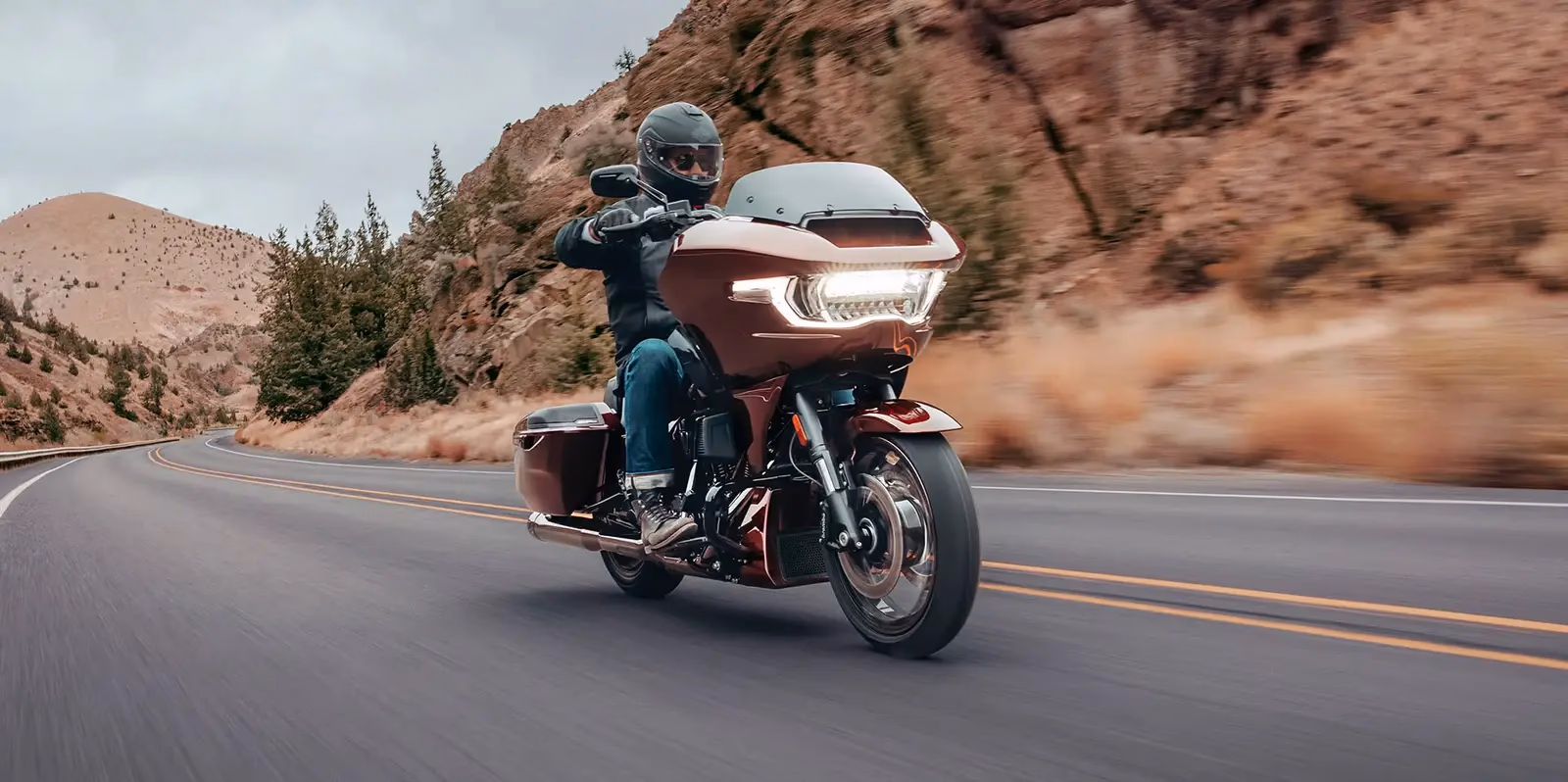 Harley-Davidson CVO Road Glide ST 2024: Una Montaña Rusa de Alto Octanaje que Redefine el Rendimiento de las Bagger